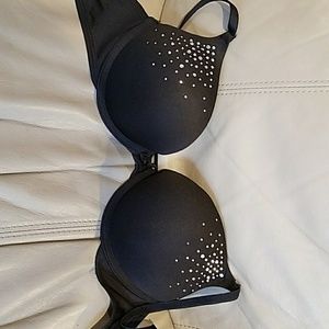 Black padded bra